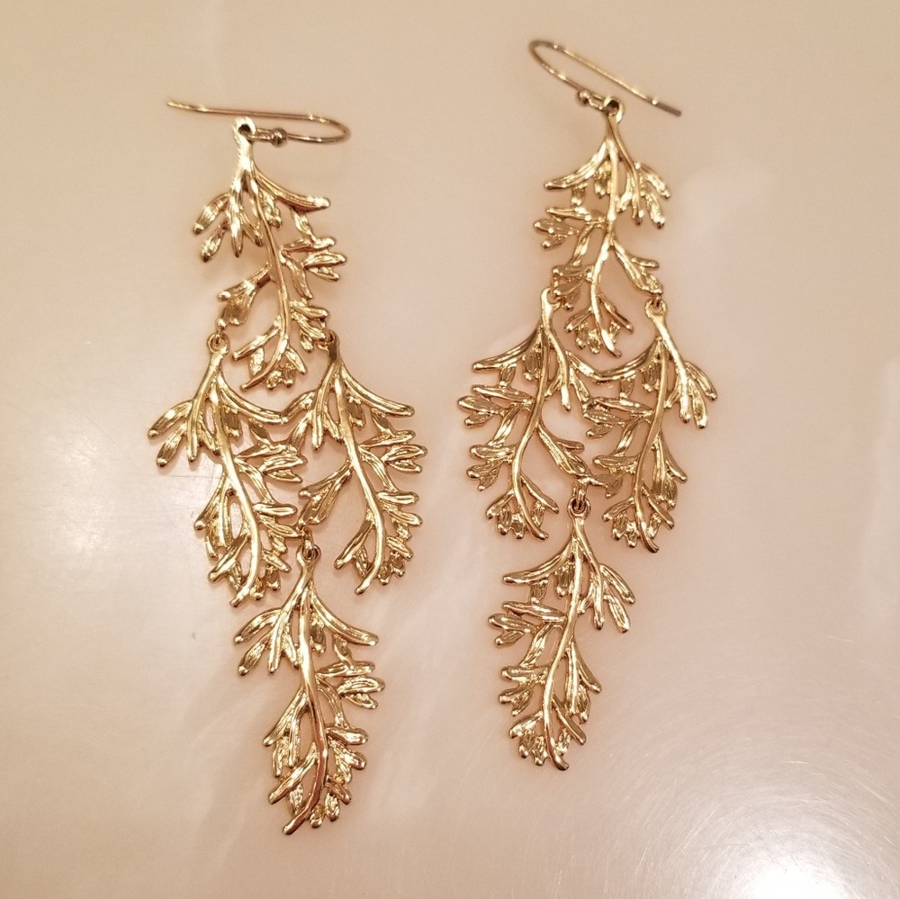 Stella  & Dot Grace Chandelier Earrings in Gold 💖